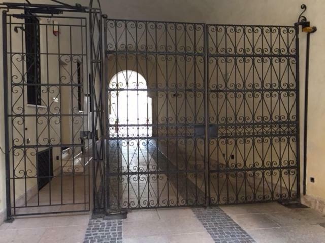 Appartement Palazzo Guerrieri Da Fermo à Mantoue Extérieur photo